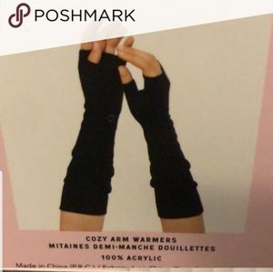 ARIANA GRANDE COZY ARM WARMERS